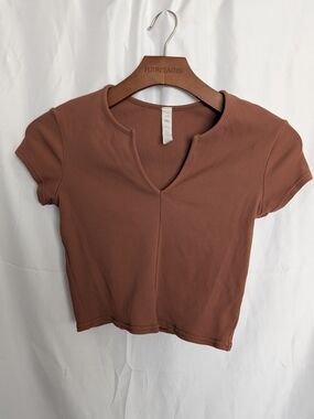 ALO Yoga Wellness Rib Notch Neck Short Sleeve Size XS